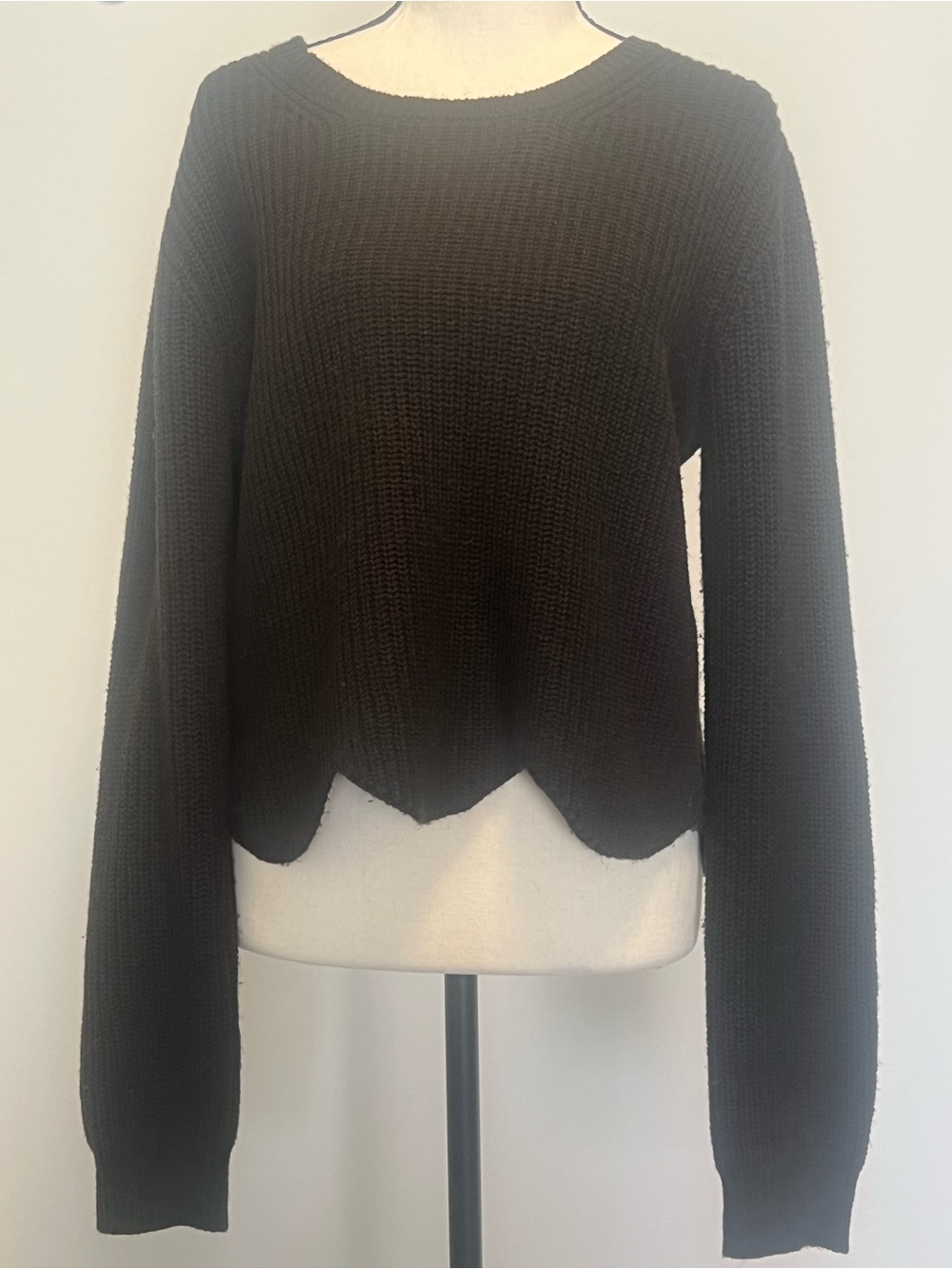 Dynamite Dark Brown Scalloped-Hem Crewneck Sweater
